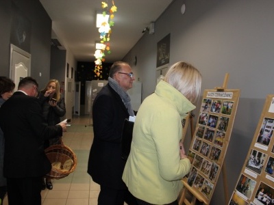  (photo)