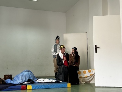  (photo)