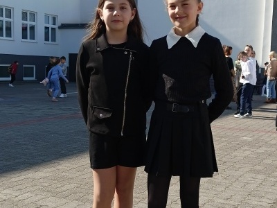  (photo)