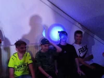  (photo)